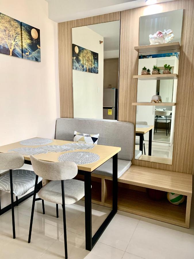 The Persimmon Studios Near Ayala And Sm City Cebu Bagian luar foto