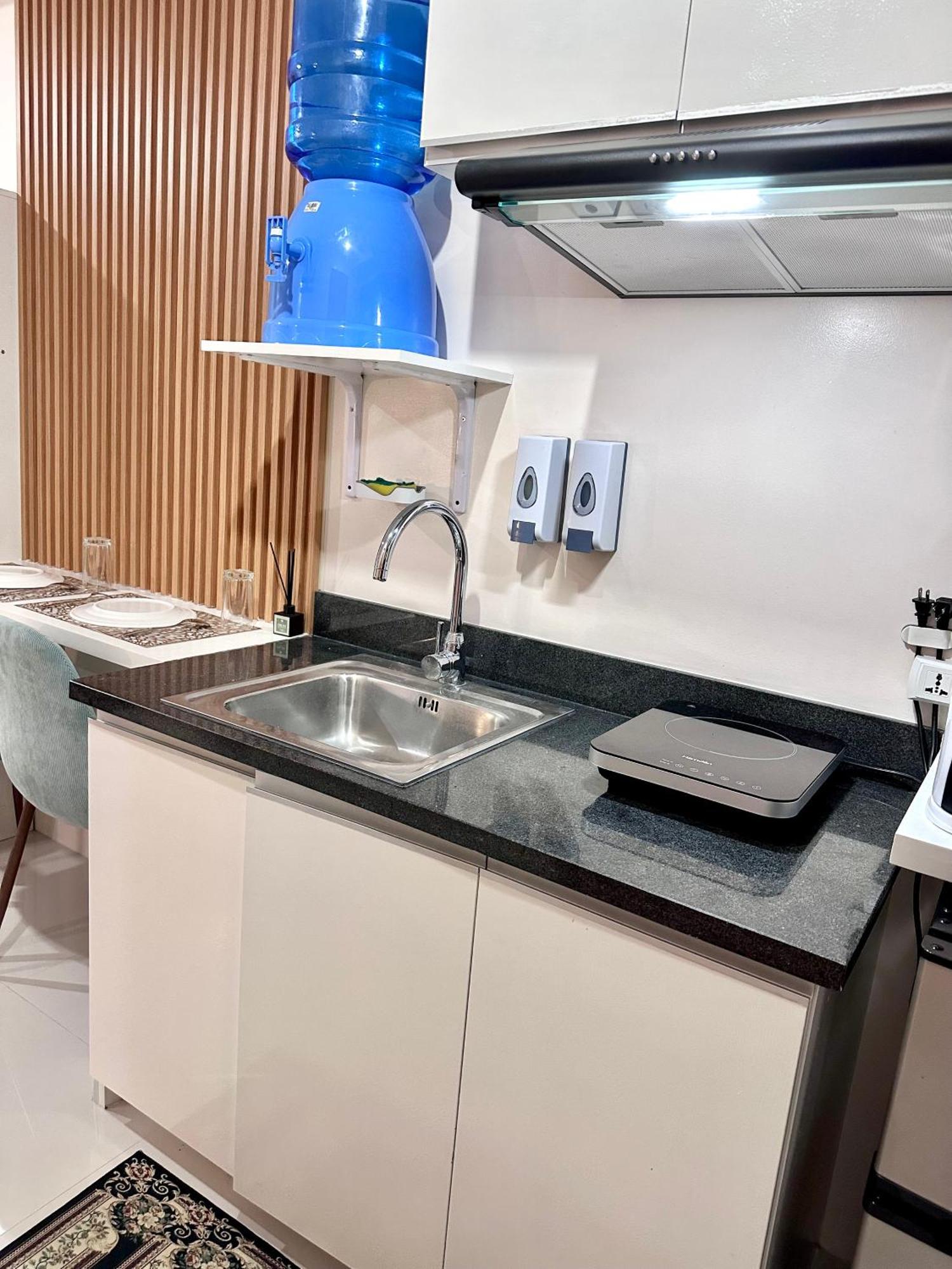 The Persimmon Studios Near Ayala And Sm City Cebu Bagian luar foto