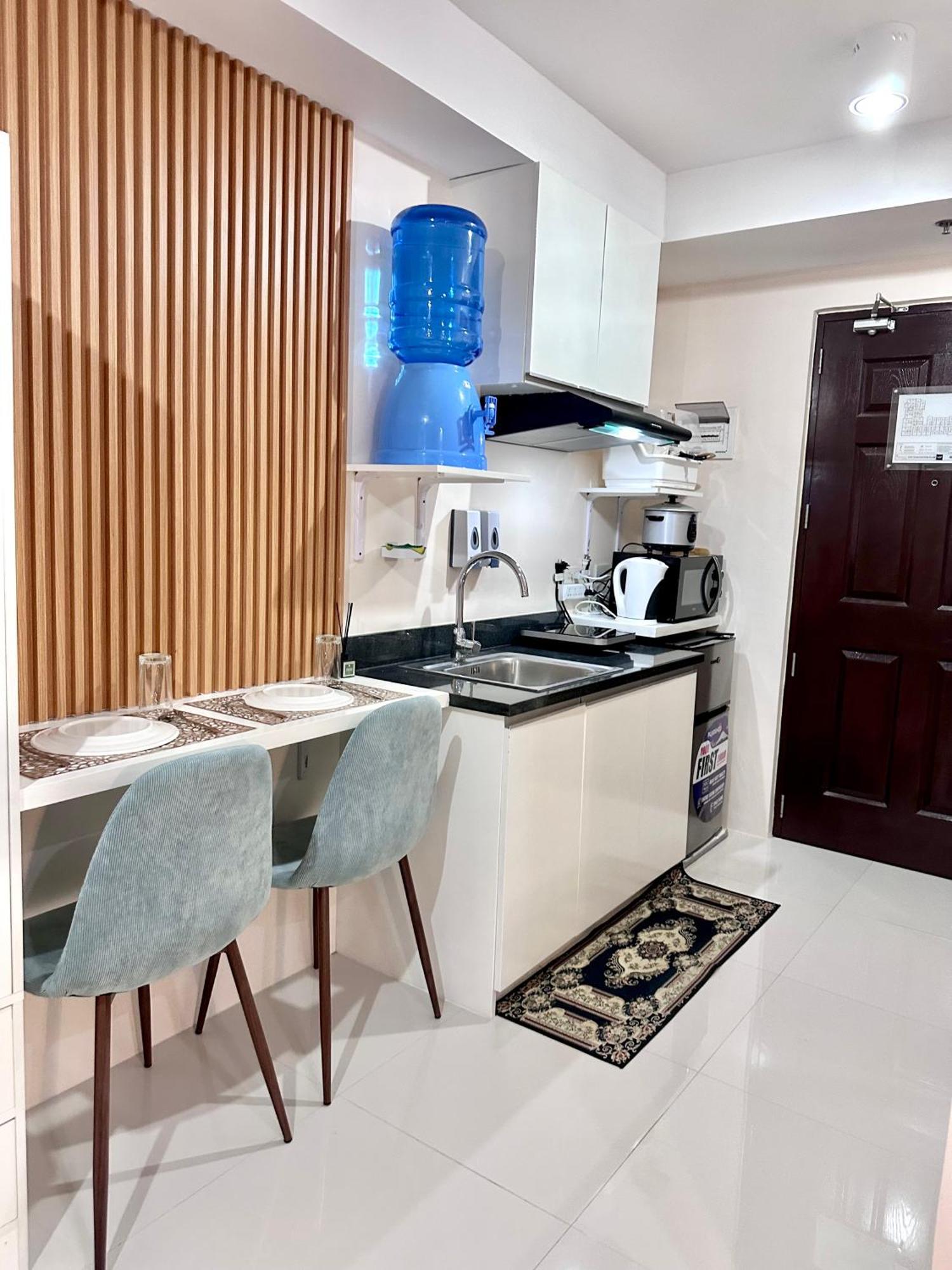 The Persimmon Studios Near Ayala And Sm City Cebu Bagian luar foto