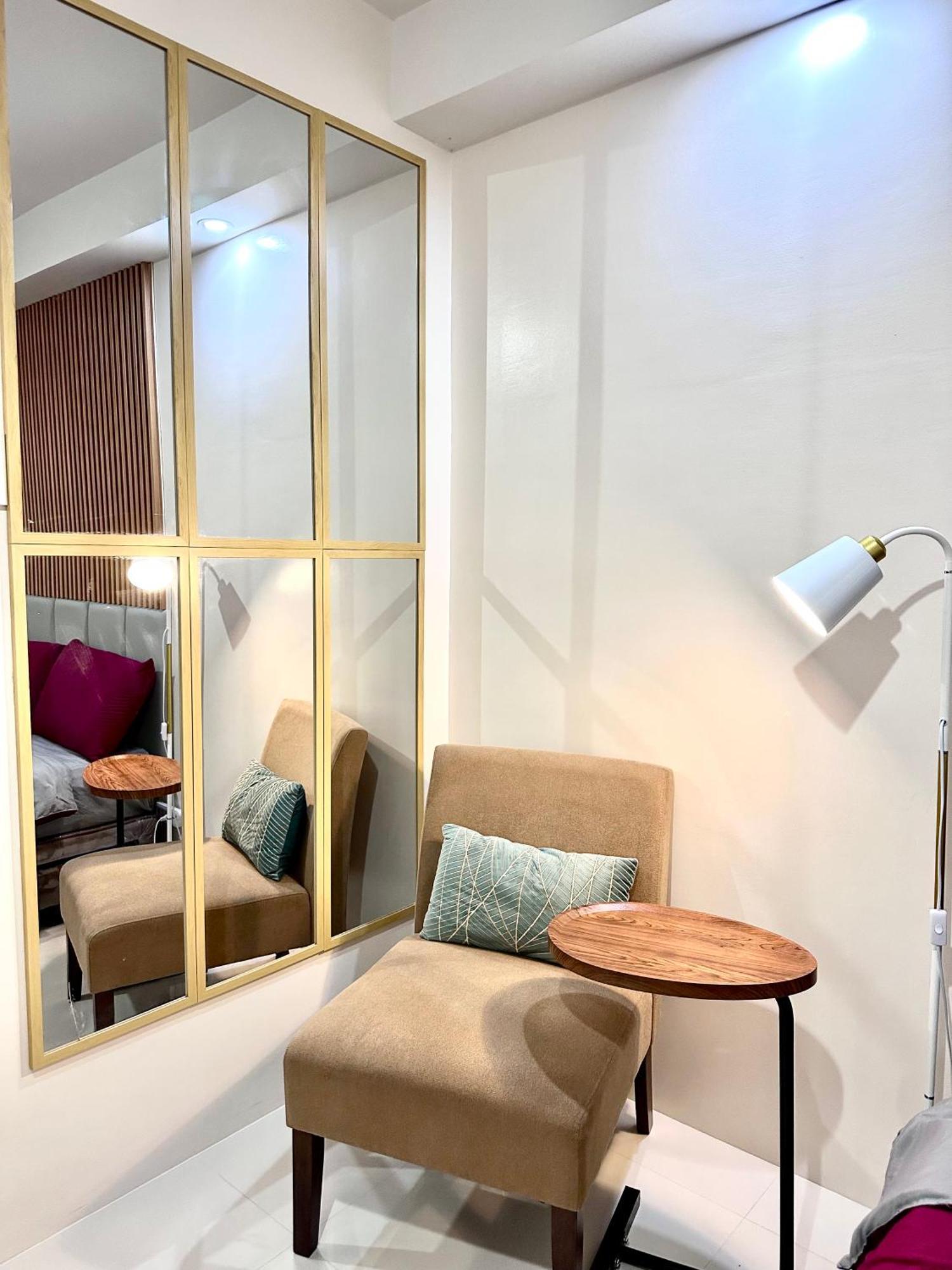 The Persimmon Studios Near Ayala And Sm City Cebu Bagian luar foto