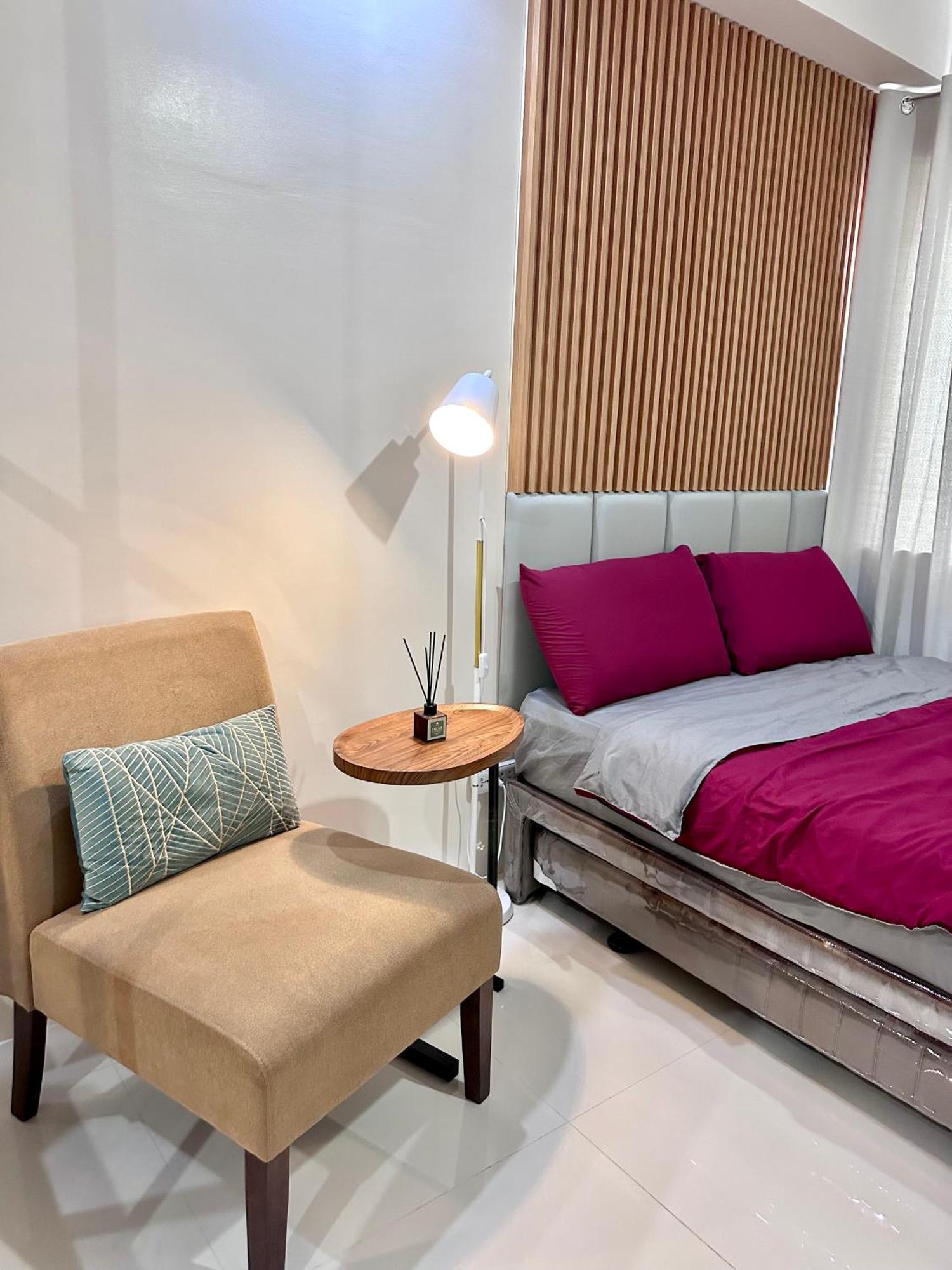 The Persimmon Studios Near Ayala And Sm City Cebu Bagian luar foto