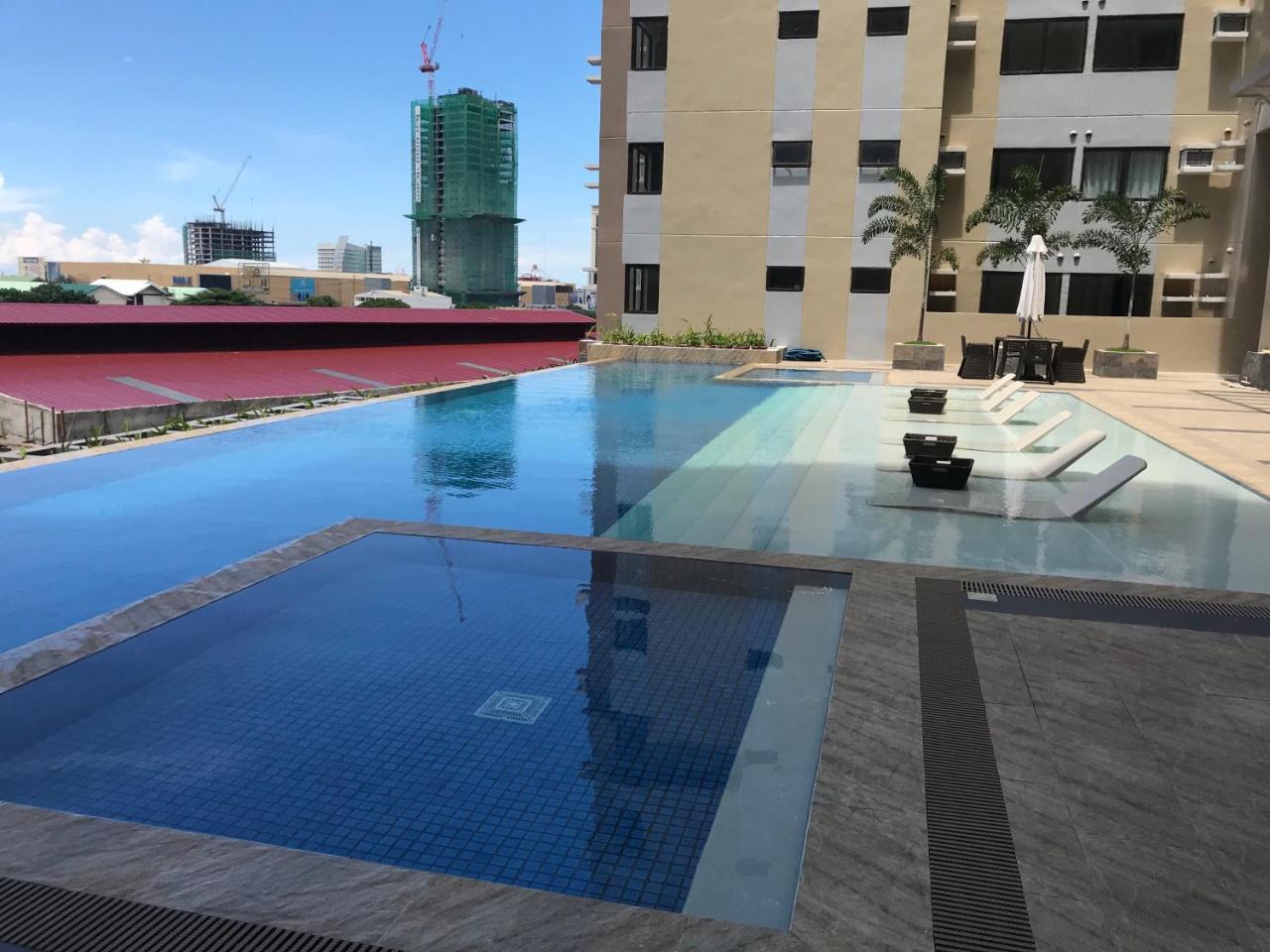 The Persimmon Studios Near Ayala And Sm City Cebu Bagian luar foto