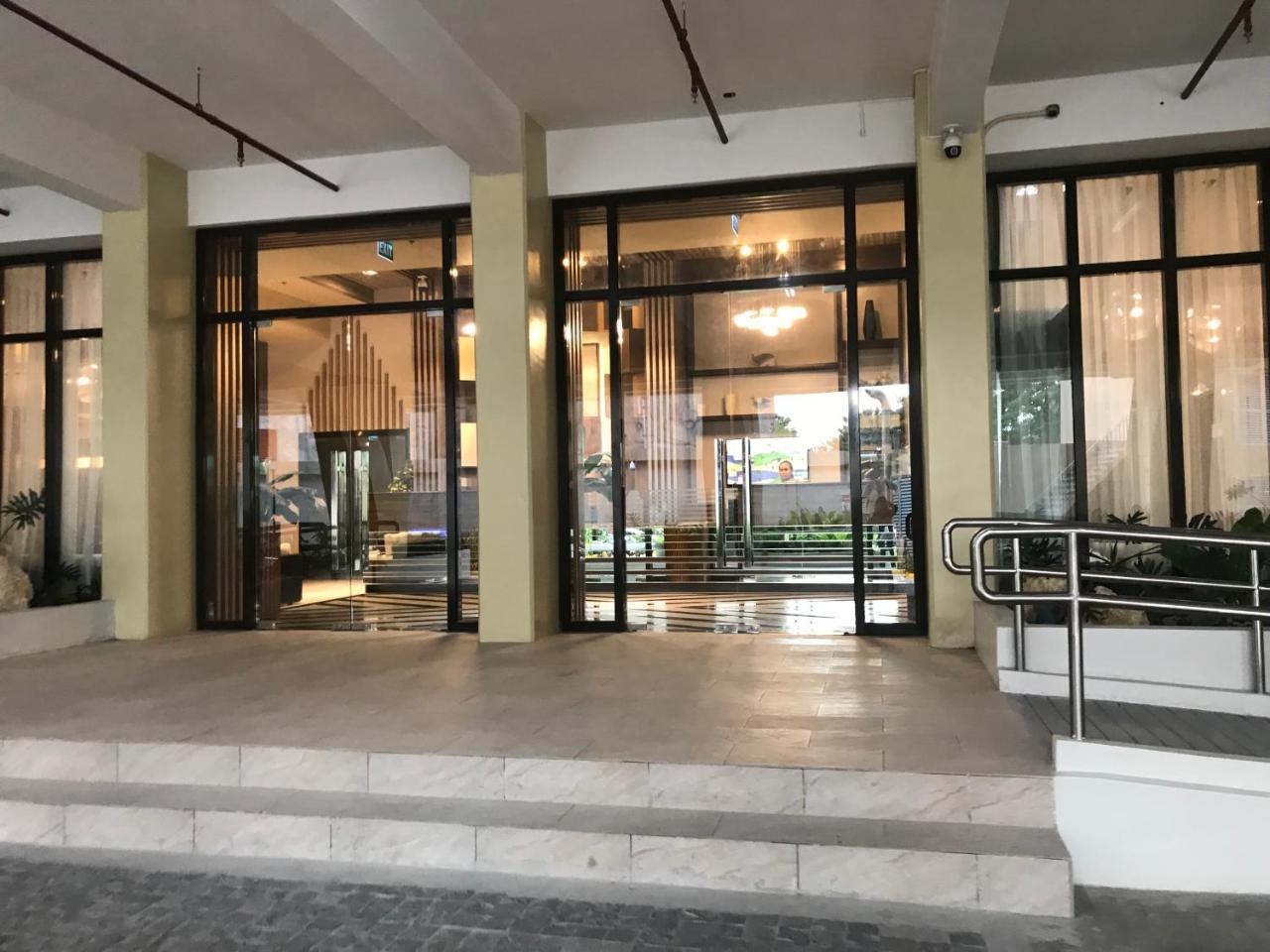 The Persimmon Studios Near Ayala And Sm City Cebu Bagian luar foto